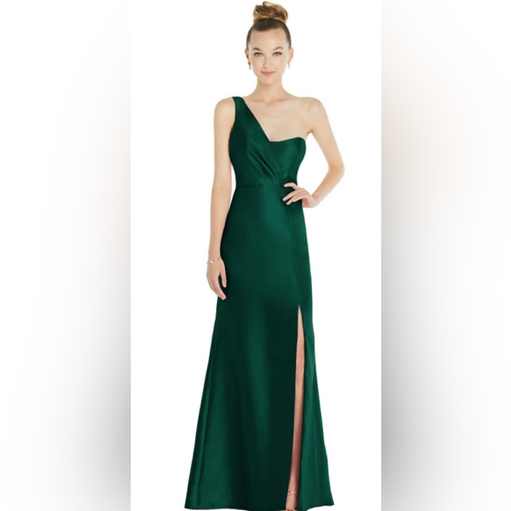 ALFRED SUNG Trumpet Gown